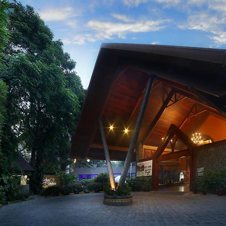 Uday Suites - The Airport Hotel Thiruvananthapuram Exterior foto