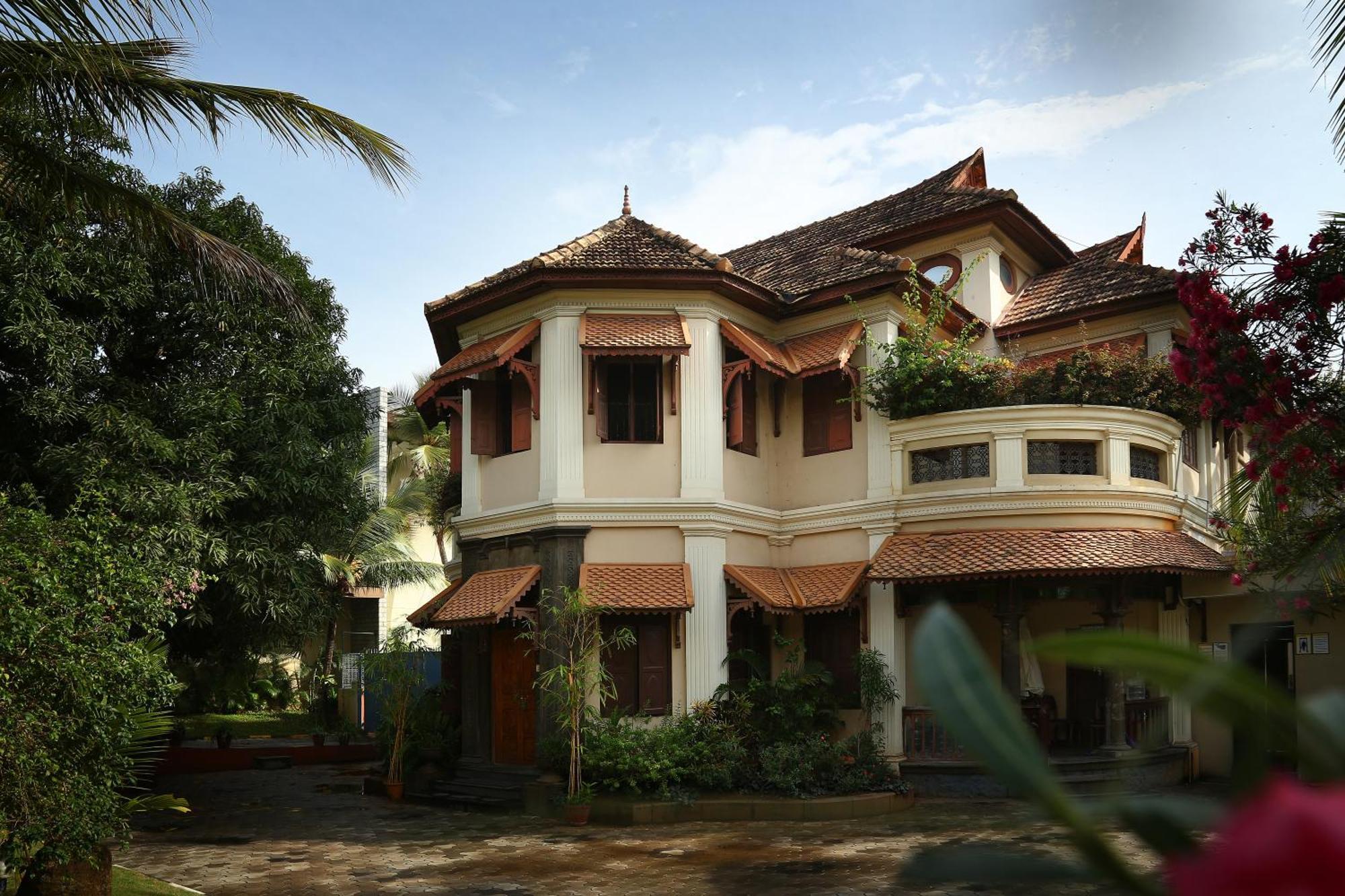 Uday Suites - The Airport Hotel Thiruvananthapuram Exterior foto