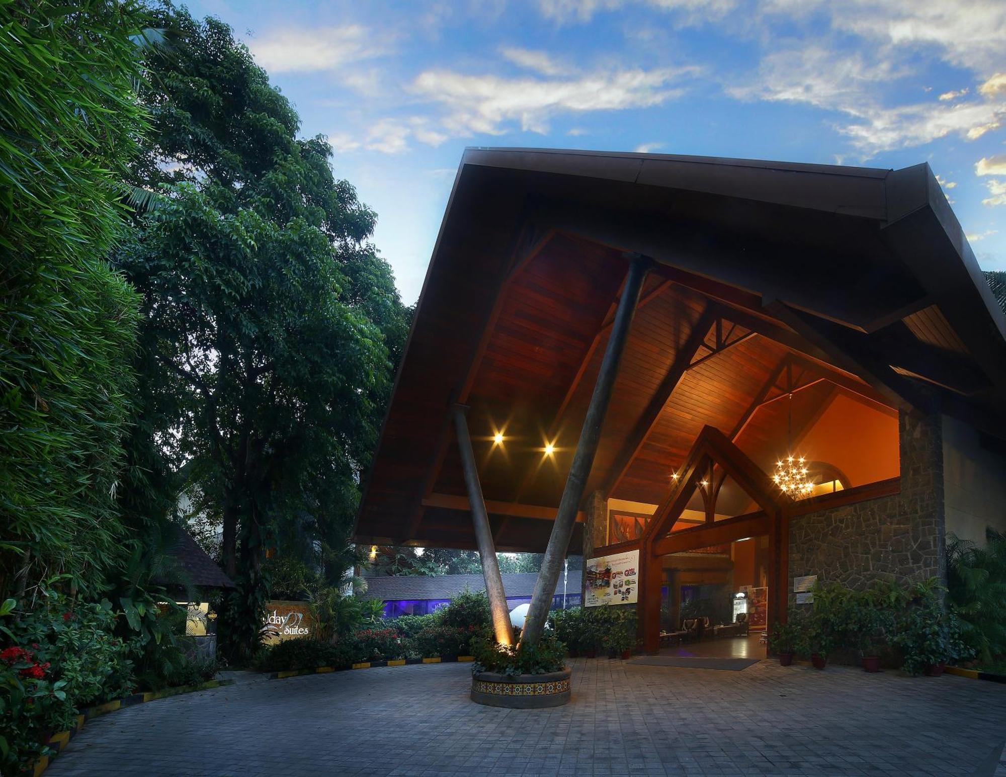 Uday Suites - The Airport Hotel Thiruvananthapuram Exterior foto